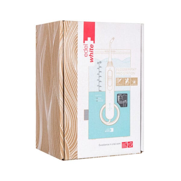 edel+white Flosserpik Pro Station - puissante douche buccale avec 10 niveaux de pression, 2 modes et 4 embouts pour un soin minutieux des dents et des gencives. Illustration de l'emballage vue de côté. 