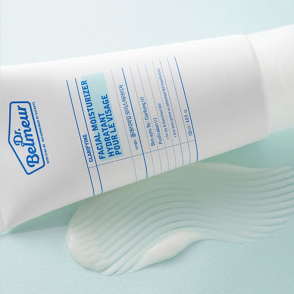 Dr. Belmeur Clarifying Facial Moisturizer 120ml - light moisturizer for acne-prone skin with niacinamide and panthenol. Image of product with cream in the background, close-up. 