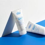 Dr. Belmeur Clarifying Facial Moisturizer 120ml - light moisturizer for acne-prone skin with niacinamide and panthenol. Image shows two products on a blue background. 